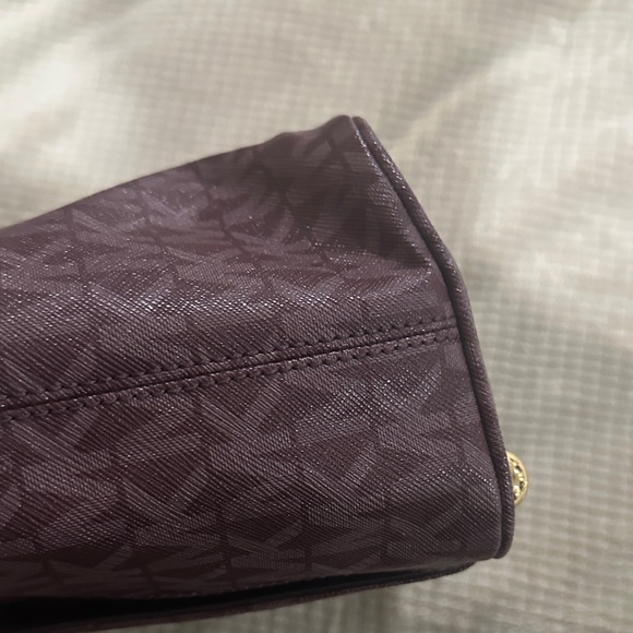 Michael Kors Burgundy Signature Tote. - Picture 8 of 8